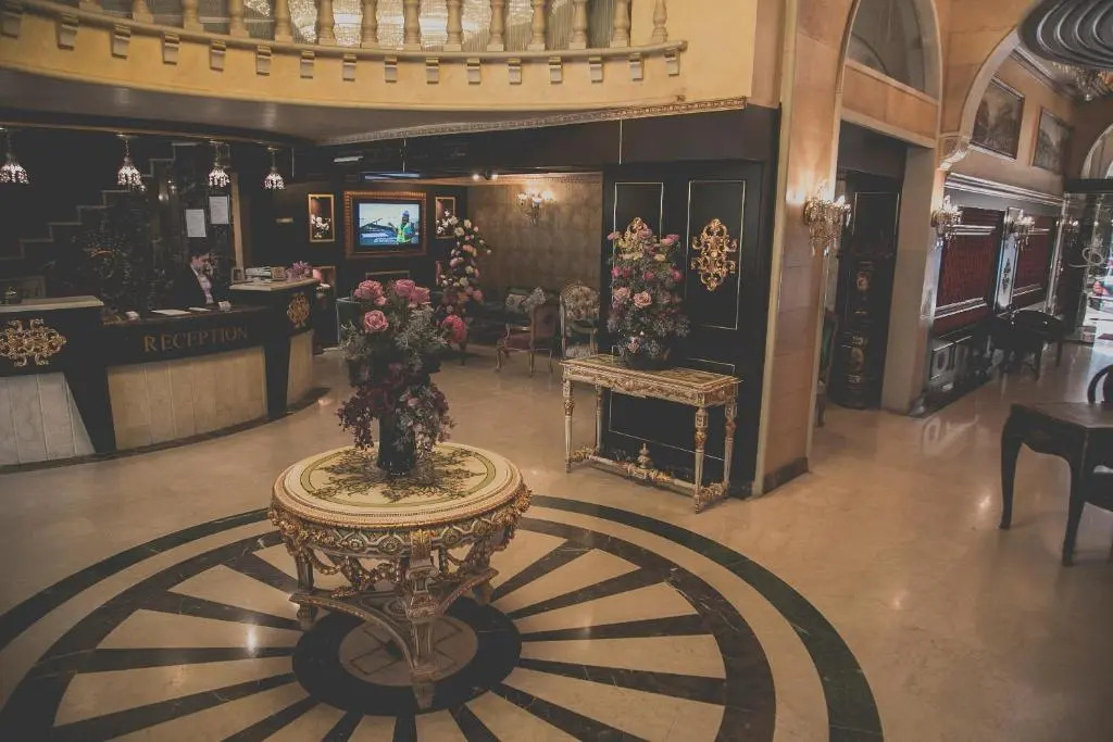 Queens Suite Hotel