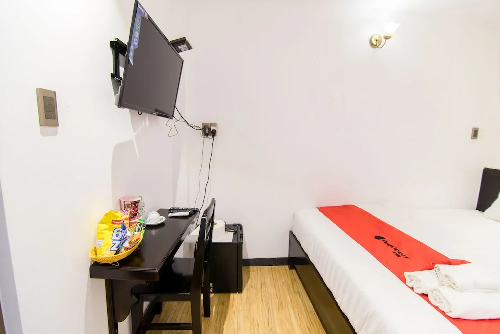 RedDoorz Plus near Ba Chieu Local Market