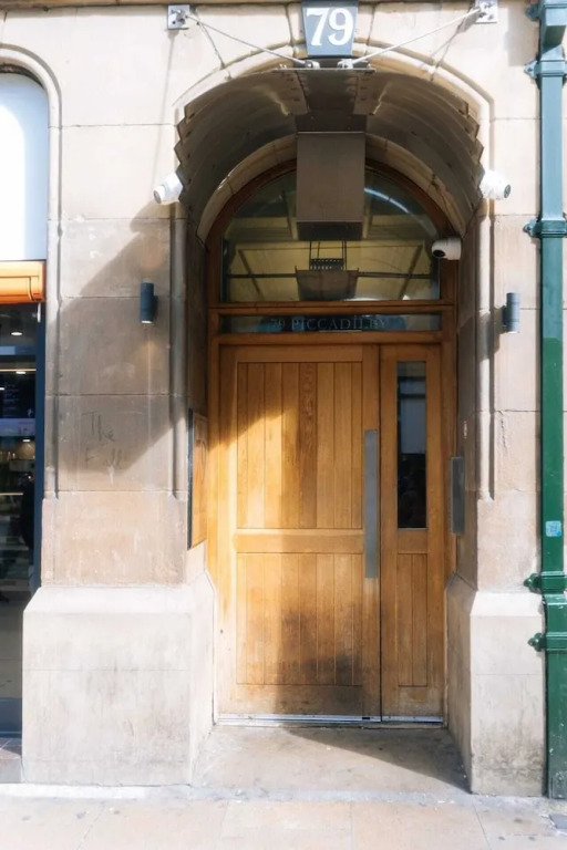 Gorgeous & Centrally Located 2BD Flat, Manchester!