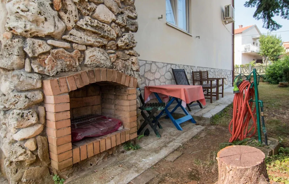 Stunning Apartment in Valbandon With Outdoor Swimming Pool, Wifi and 2 Bedrooms