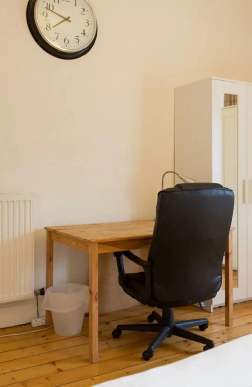 Spacious Traditional 3 Bedroom Flat in New Town