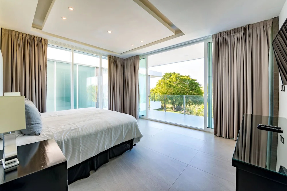 Ultra Modern Villa with Chef & Maid
