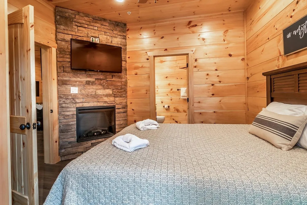 2 All-suite Luxury S W/ Swim Spa & Hot Tub 10 Bedroom Cabin