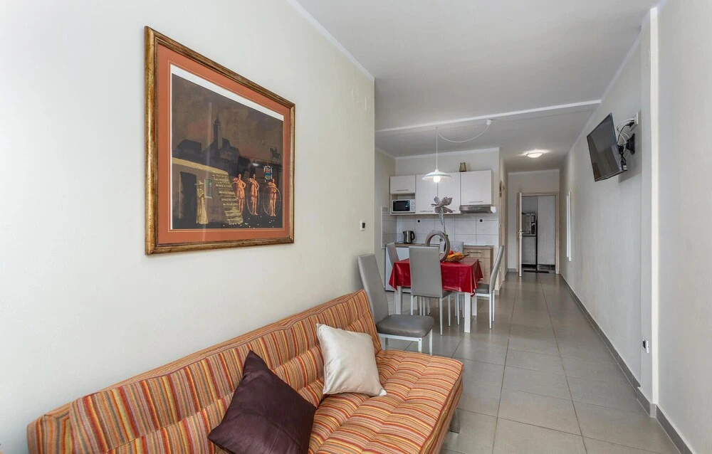 Awesome Home in Pinezici With Wifi and 2 Bedrooms