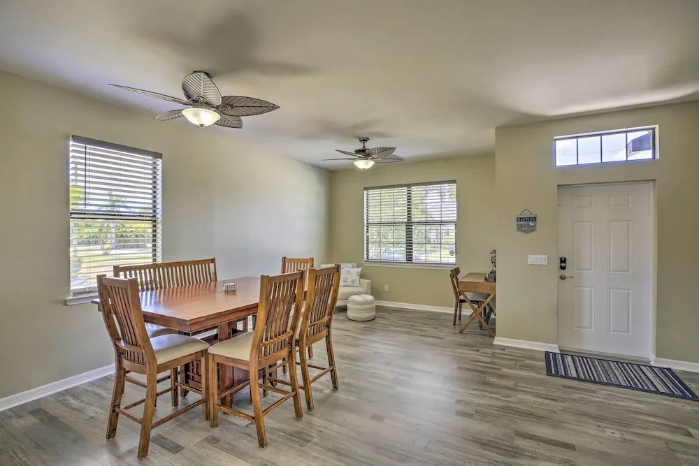Pool & Lanai: Centrally Located Cape Coral Home
