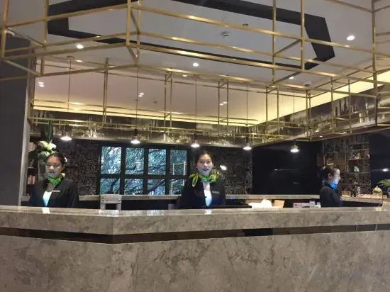 Wanhe Zhizhen Hotel (Shanghai Changshou Road Subway Station)