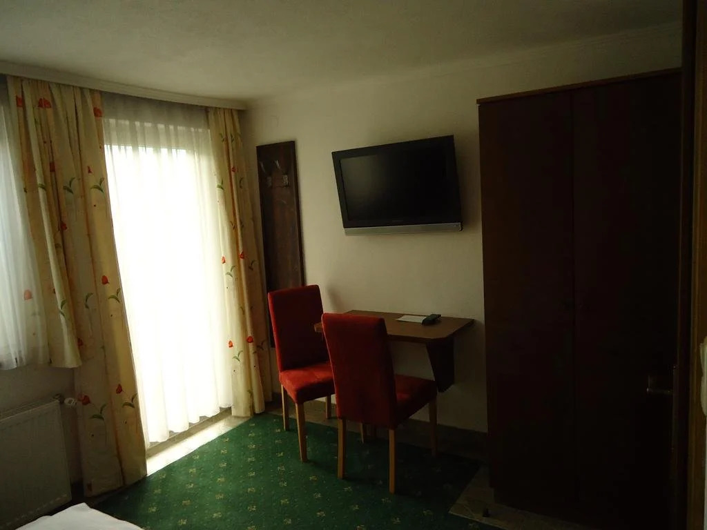 Hotel Dorfgasthof Schlösslstube