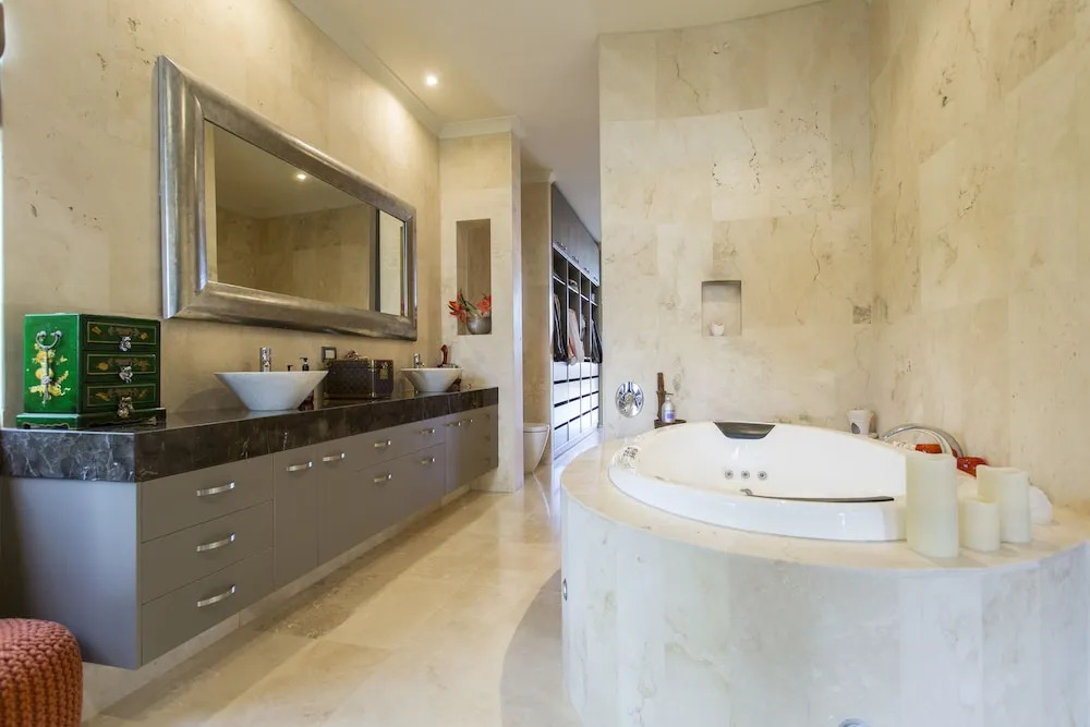 Bali Island Villa in Surfers Paradise