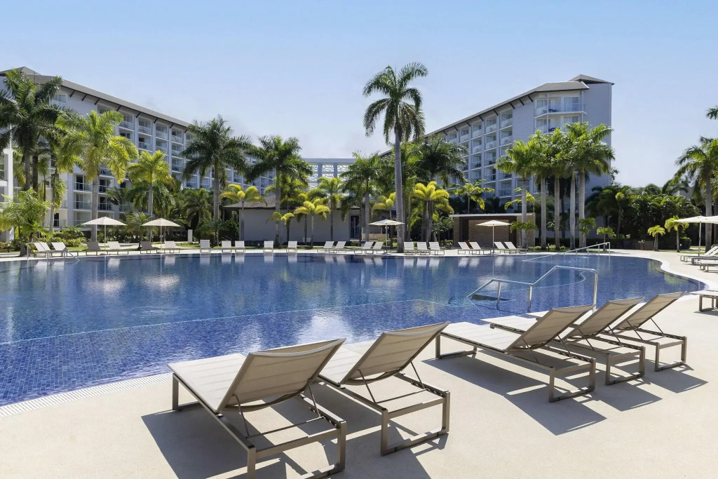 Royalton Hideaway Blue Waters