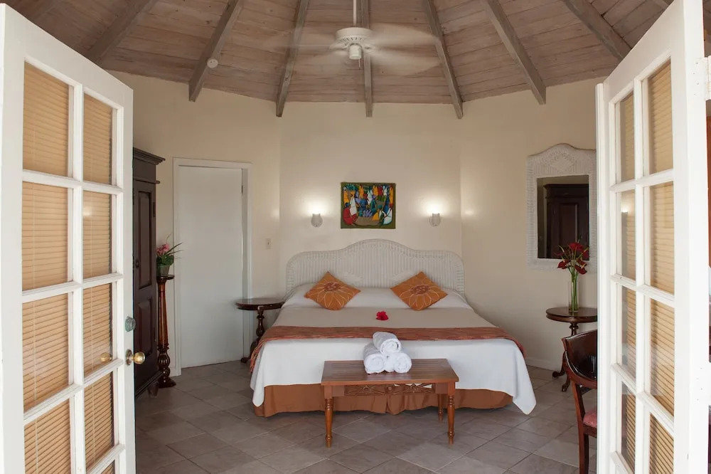 Arawak Beach Inn