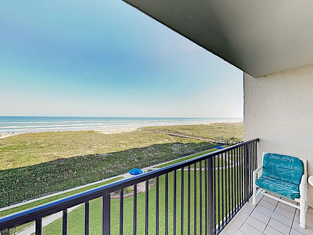 New Listing! Mid-island Marvel W/ Gym & Pools 2 Bedroom Condo