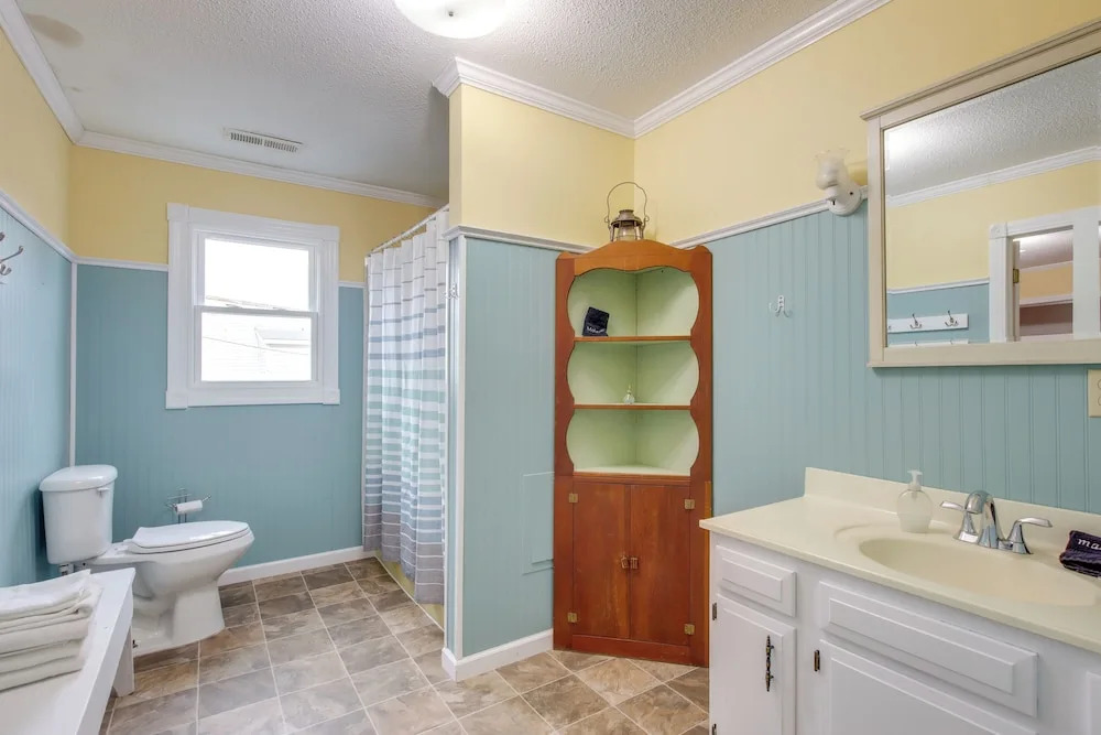 Walk to Nauvoo Temple: Remodeled Family Apartment