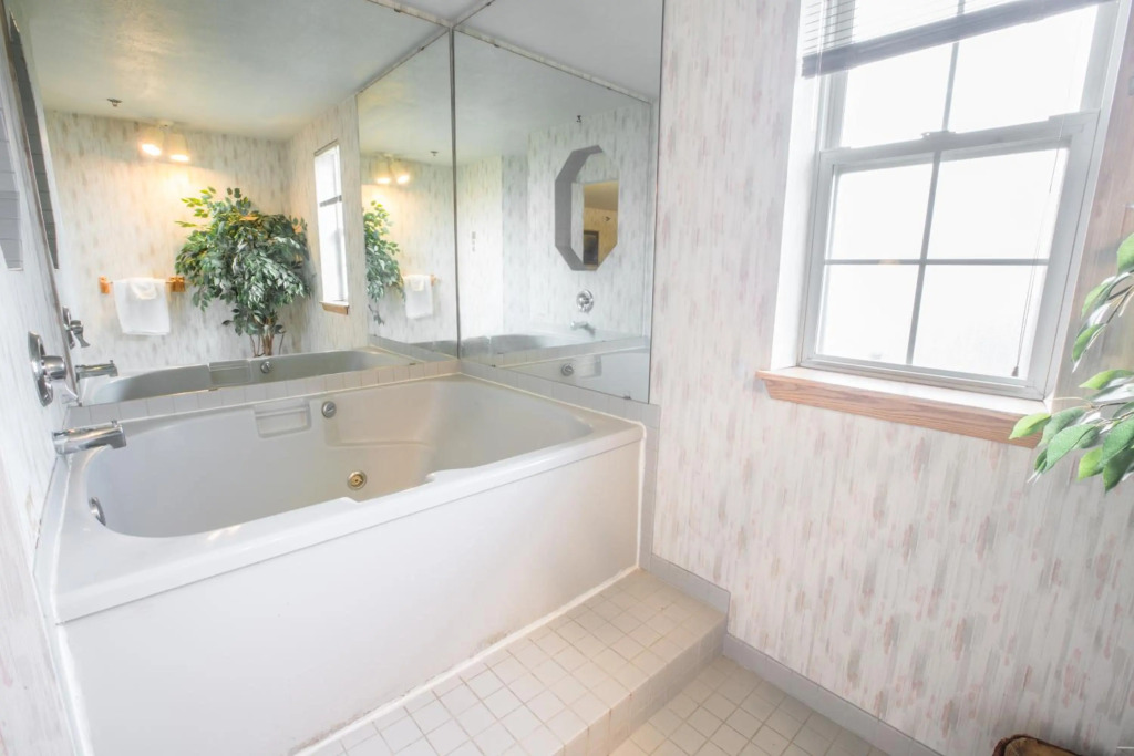 Bridgeway Inn & Suites - Portland Airport