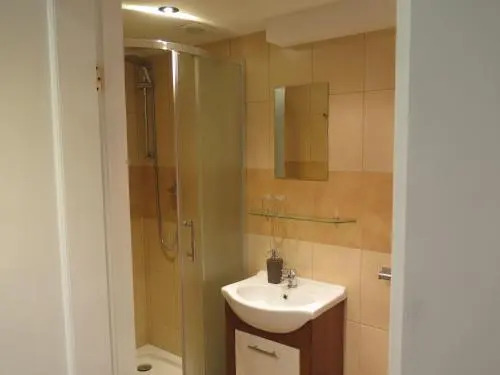 Boomerang Apartments