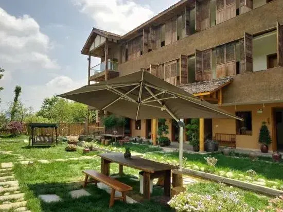 Youjian Xiaoyuan Hot Spring Hostel