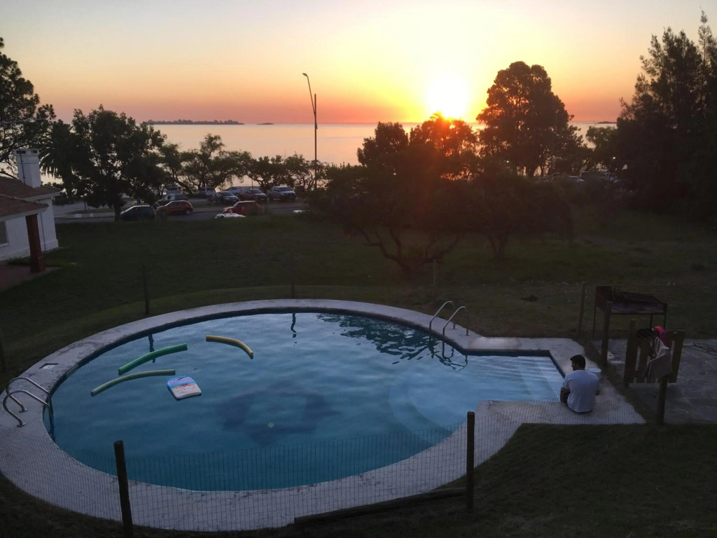Apartamento con excelente ubicación, vista al Rio y Piscina climatizada