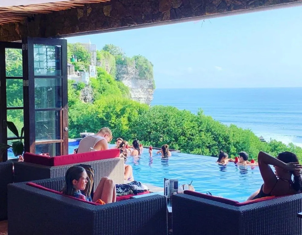 LaBomie Uluwatu