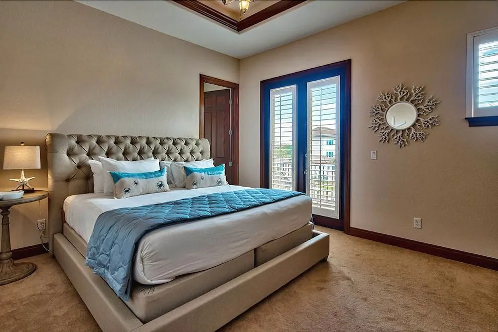Tuscan Villa 5 Bedroom Holiday Home by Five Star Properties