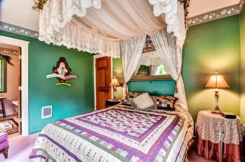 Astoria Inn