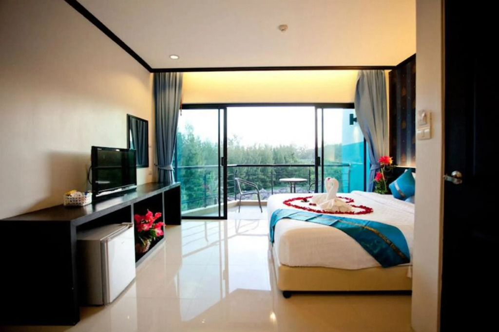 Free Way Kata Beach Hostel