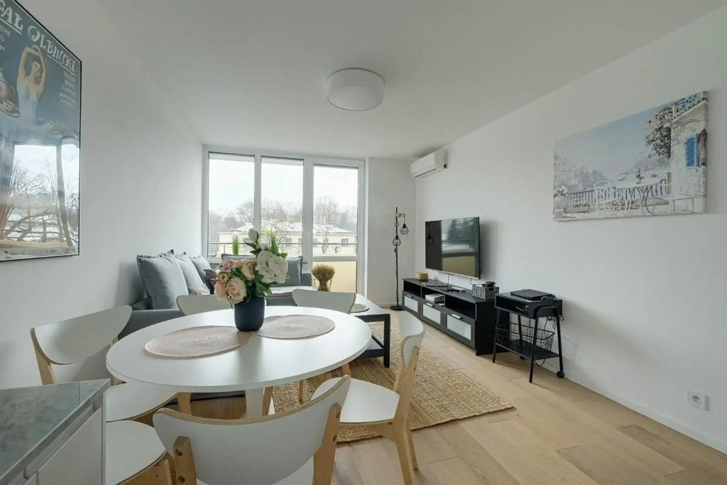 Luxurious 3br Apt Center