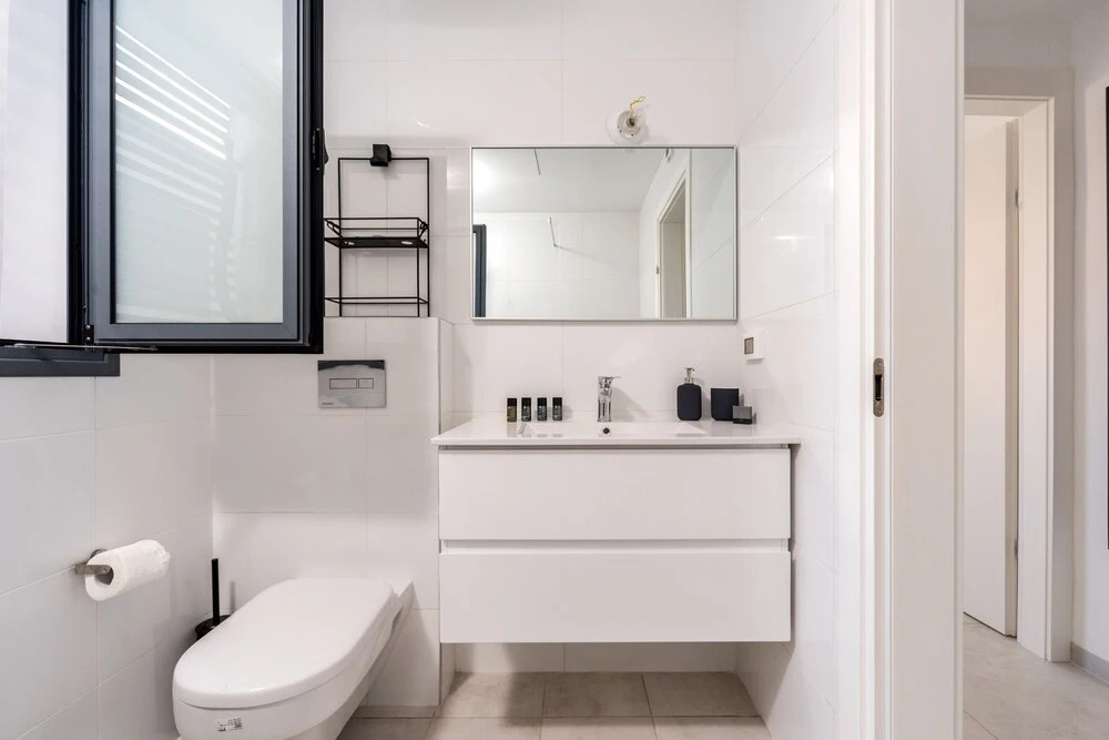 Stylish with Balcony Viewing Rothschild