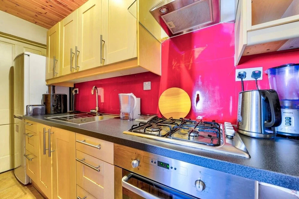 Comfortable 1 Bedroom Flat, Close To City Centre