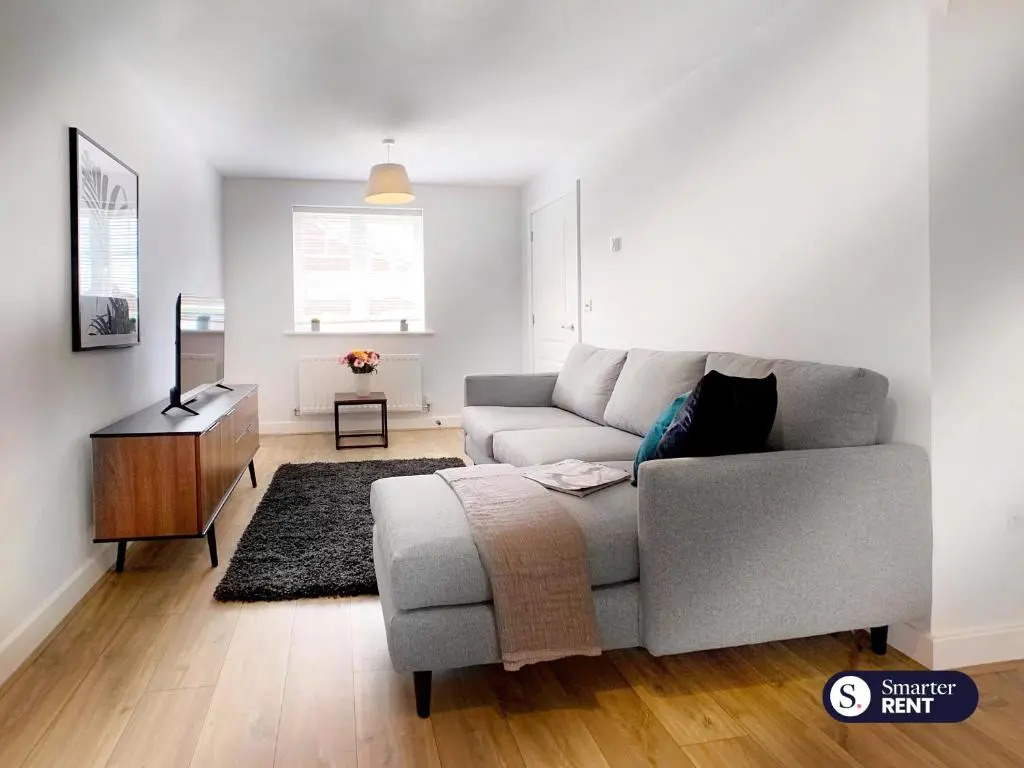 Wokingham - 2 Bed House with Garden
