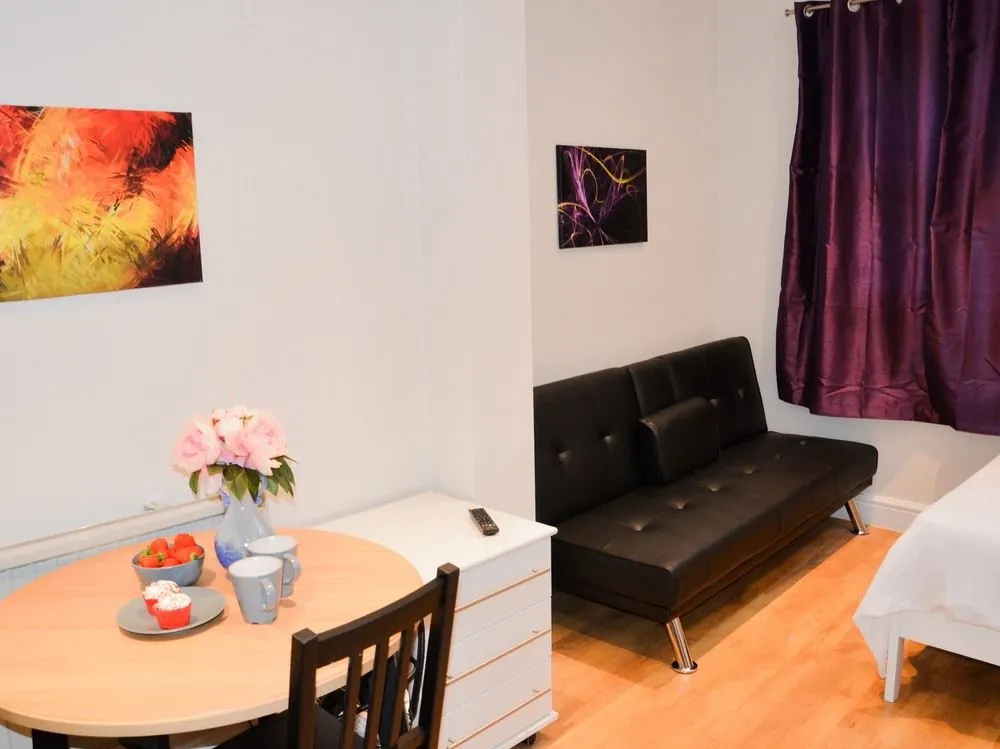 OYO Home Plender Street 1