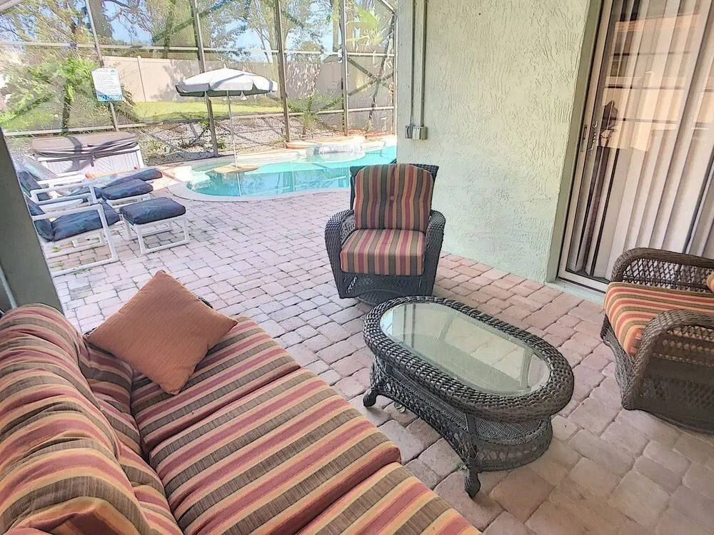 In Pool Dining!