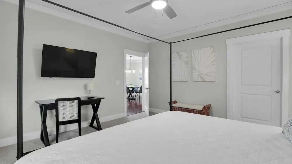 Sleeps 28 4 Suites in Walkable Historic District The Juliette by Avantstay