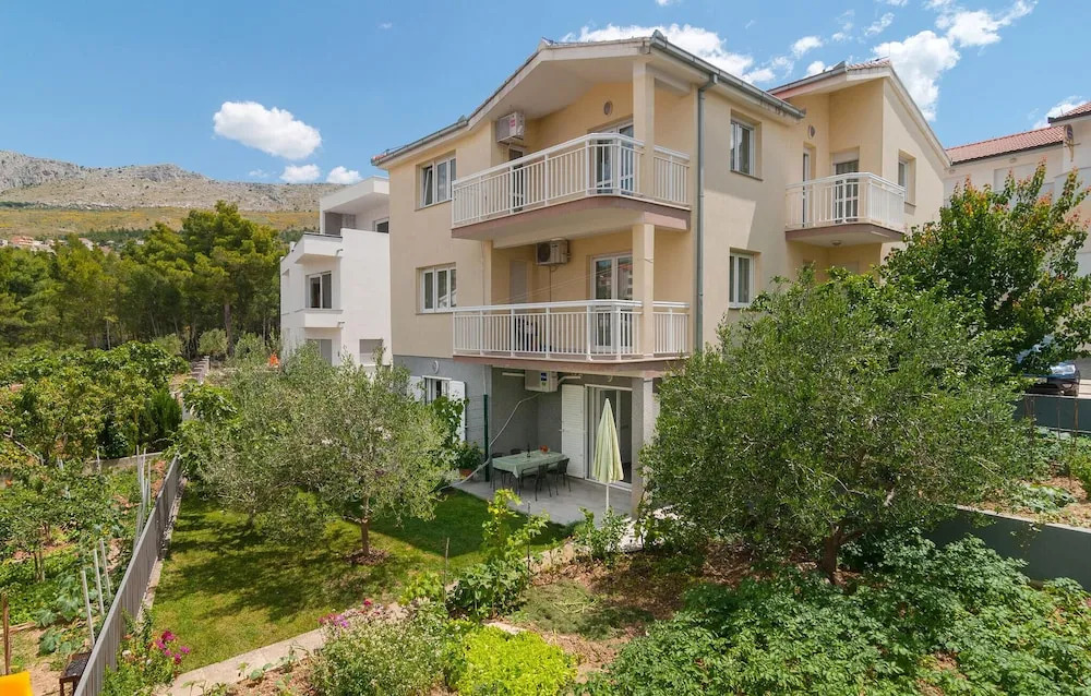 Awesome Home in Podstrana With Wifi and 1 Bedrooms