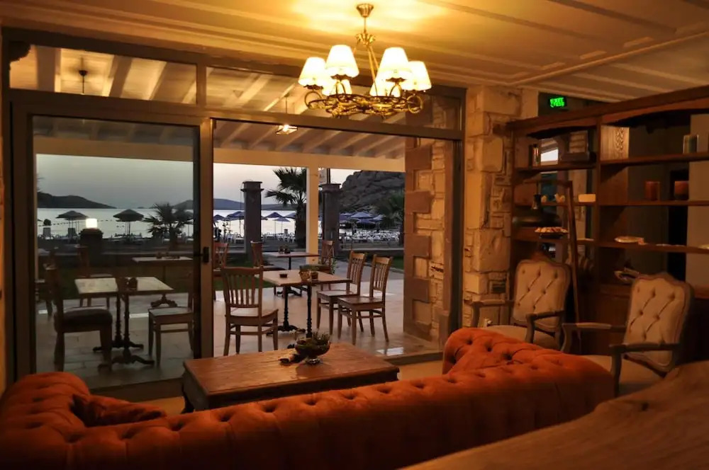 Navalia Hotel