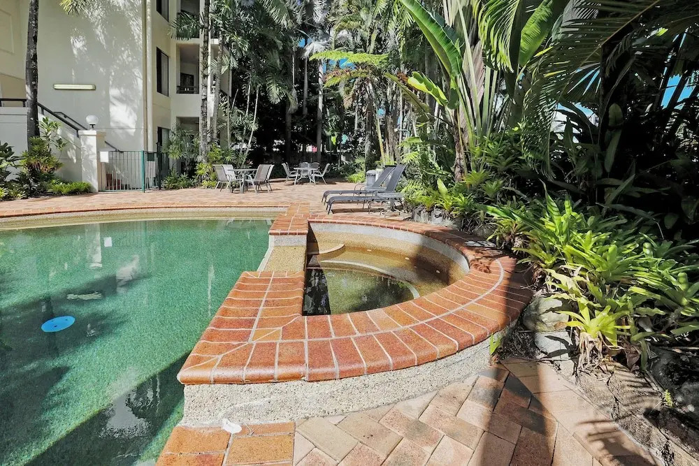 Unique Tropic Escape 444