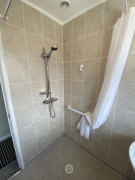 Inviting 2-Bed Bungalow
