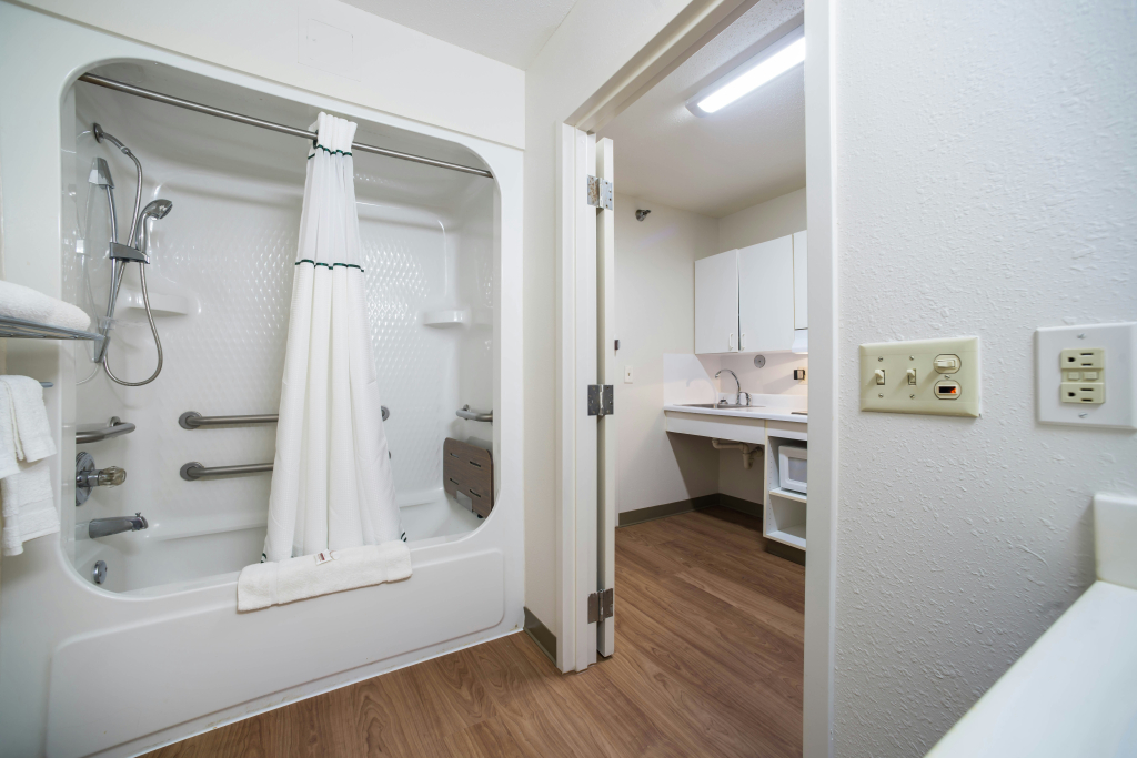 HomeTowne Studios by Red Roof St. Louis - Airport/N Lindbergh
