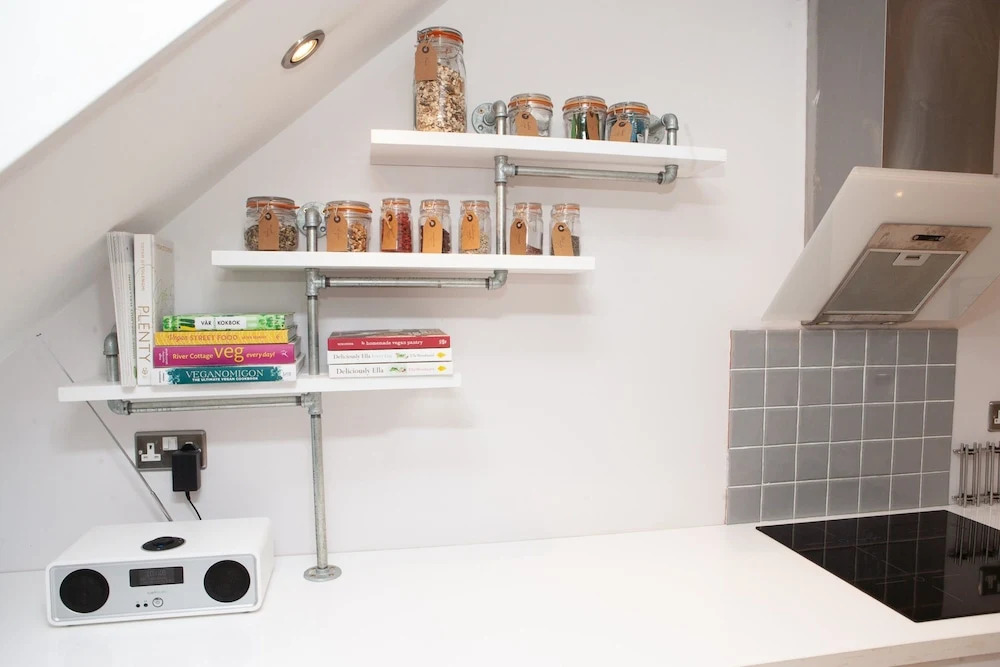 Charming 1 Bedroom House Close to City Centre
