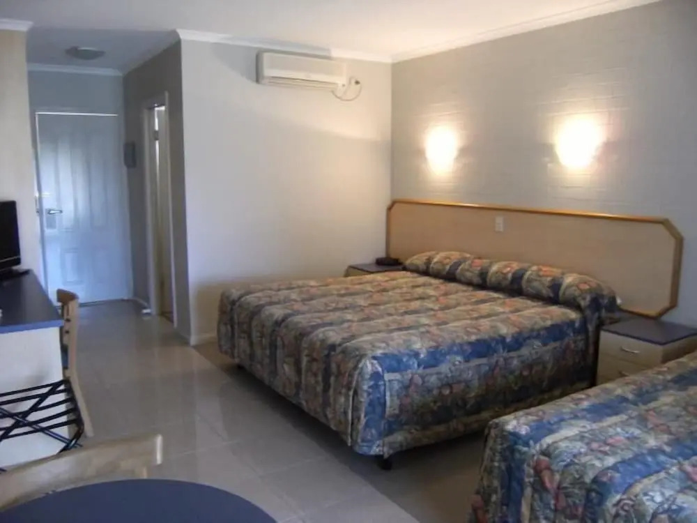 Euston Club Motel