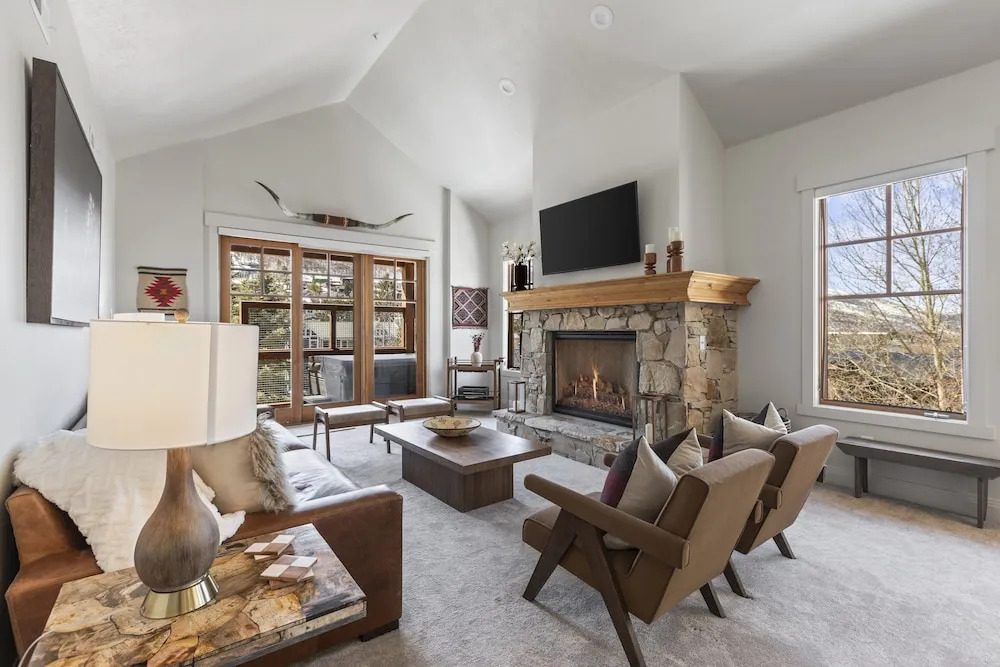 Town Pointe B205 3 Bedroom Condo by RedAwning