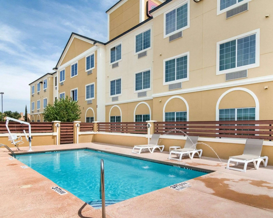 Comfort Suites Odessa near University