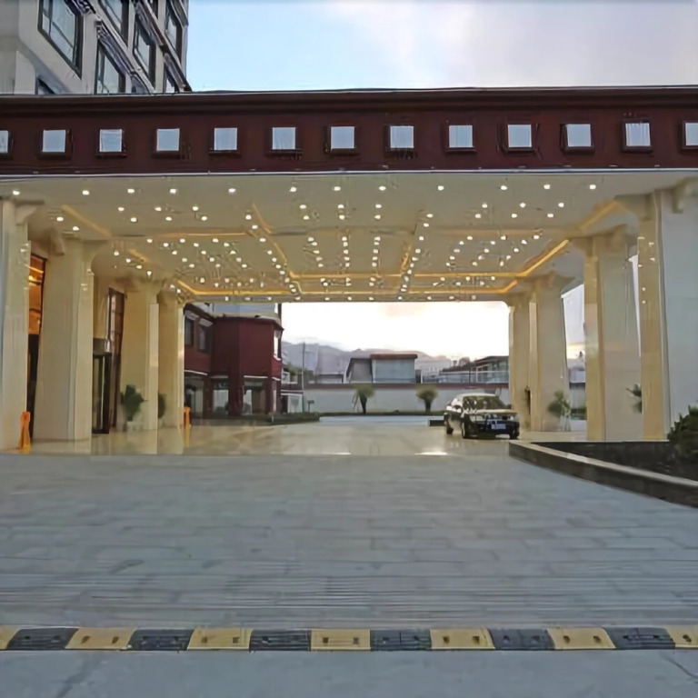 Lanze Holiday Hotel
