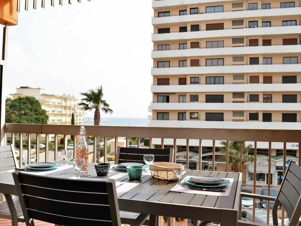 Appartement Le Lavandou, 1 pièce, 3 personnes - FR-1-251-303