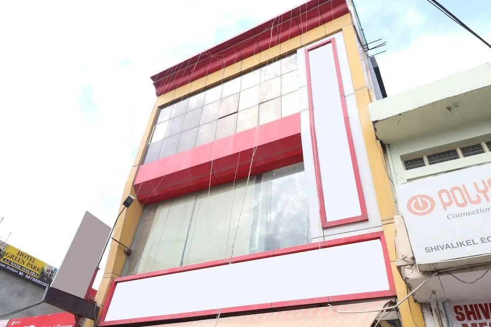 OYO 28575 Hotel J&B