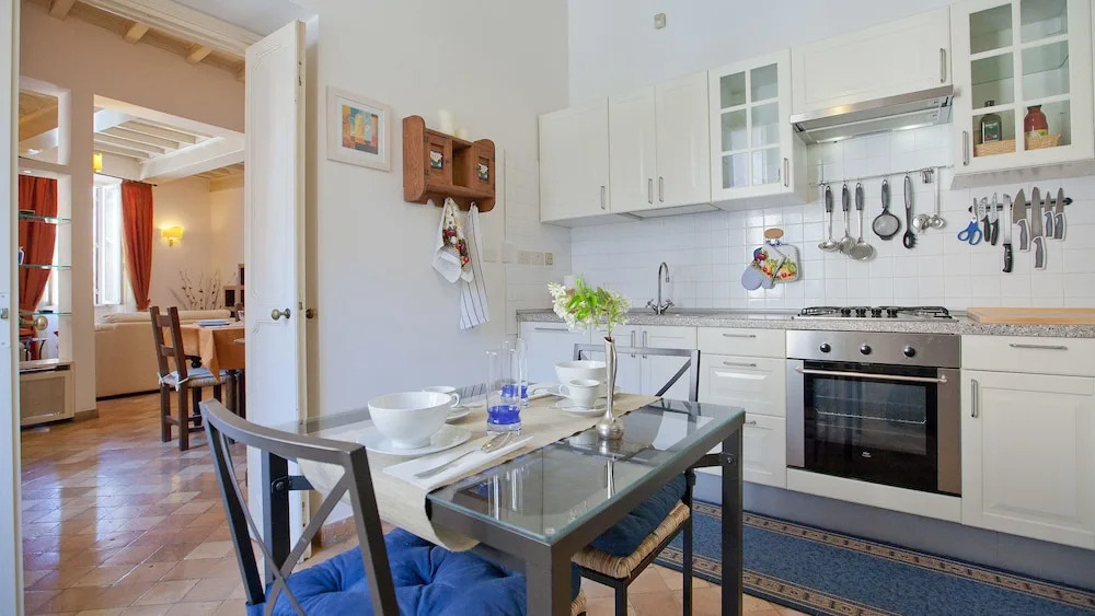 Rental in Rome Trevi Fouintain View Apartment