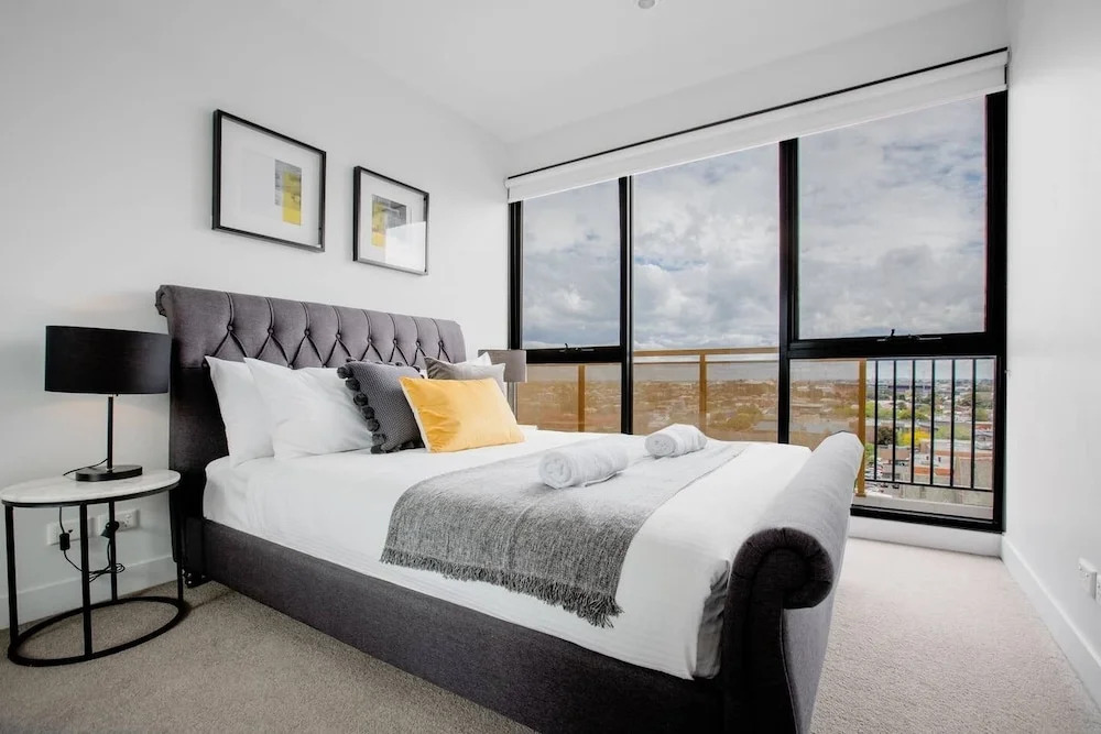 Elegant 2br@footscray Station