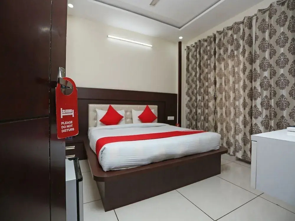 Saharan's Homes By OYO Rooms