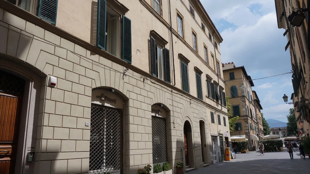LuccaStay Luxury Apartments 1899
