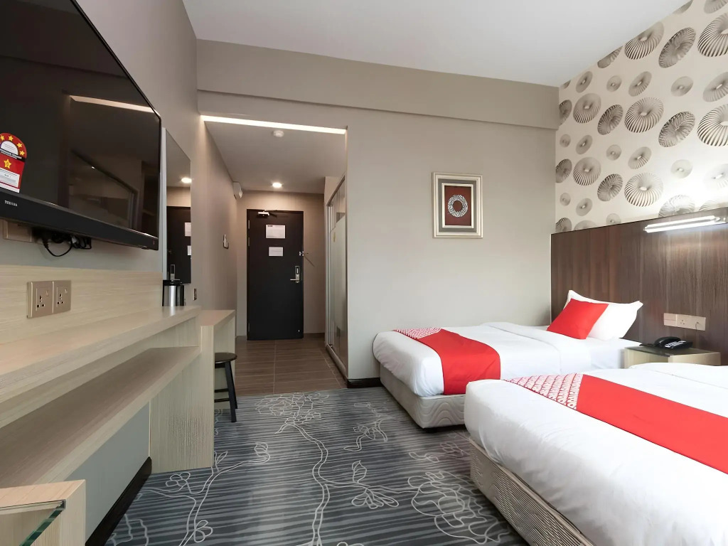 OYO 89375 Regent Hotel