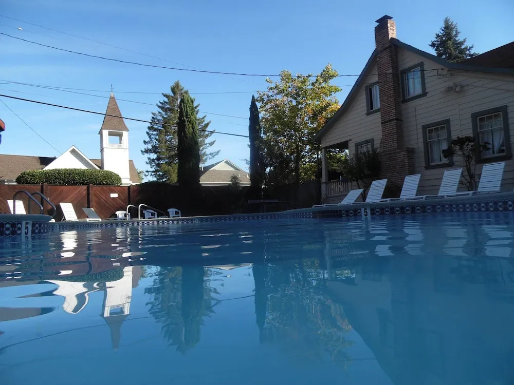 Riverlane Resort