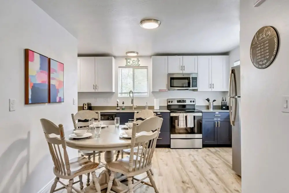 Comfortable 2BR Apt - Heart of Sugarhouse